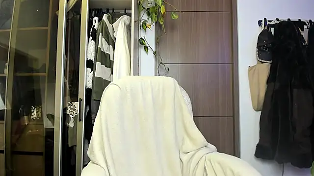 Snapshot of santy-kitty chatting on February 27, 2025, 6:57 am santy-kitty online show from February 27, 2025, 6:57 am