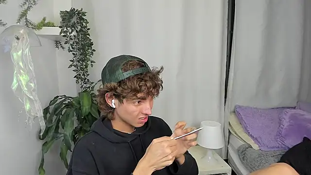 Snapshot of santy-kitty chatting on December 18, 2025, 3:55 am santy-kitty online show from December 18, 2025, 3:55 am