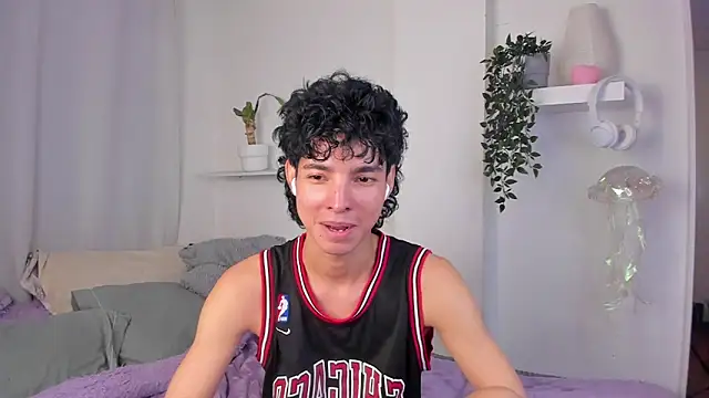 Snapshot of santy-kitty chatting on February 3, 2026, 12:43 am santy-kitty online show from February 3, 2026, 12:43 am