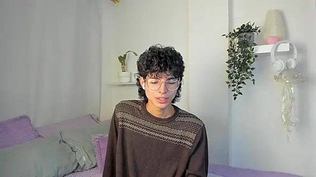 Snapshot of santy-kitty chatting on February 17, 2026, 12:41 am santy-kitty online show from February 17, 2026, 12:41 am