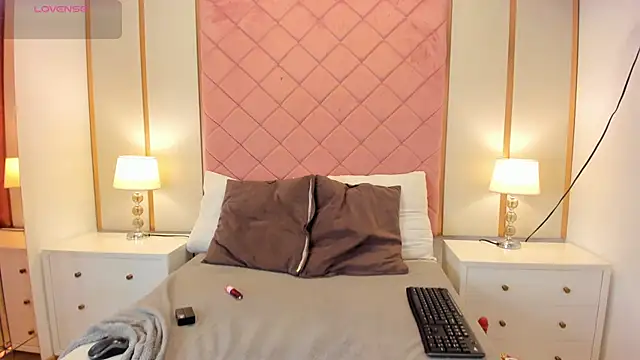 Issabella Roa online show from March 20, 2026, 3:07 am