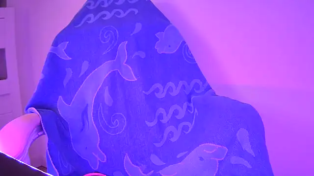 Sissy-Bee online show from April 28, 2026, 6:12 pm