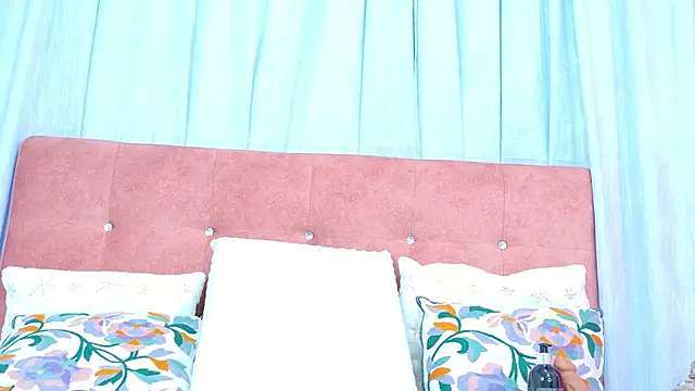 AlliciaKim online show from November 16, 2025, 7:18 pm