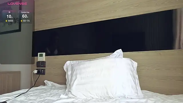 Snapshot of ChloeTeles_ chatting on September 14, 2025, 5:41 am ChloeTeles online show from September 14, 2025, 5:41 am