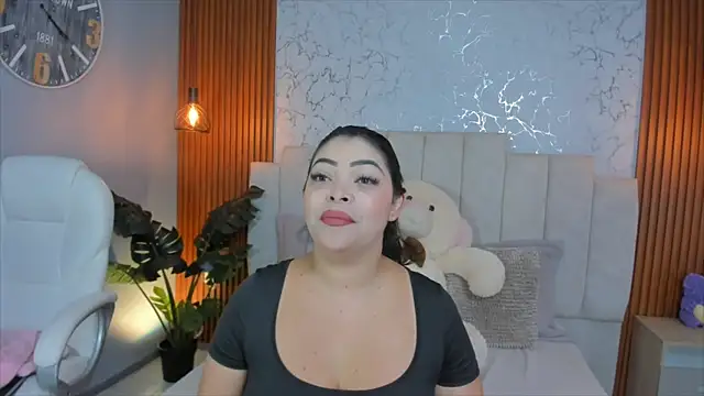 EmaBakker online show from April 10, 2026, 9:27 am