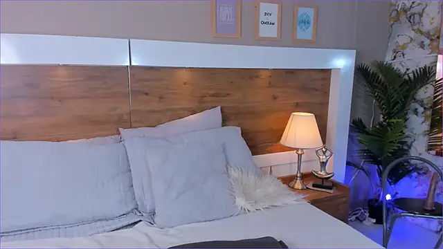 EmaBakker online show from September 18, 2025, 6:00 pm