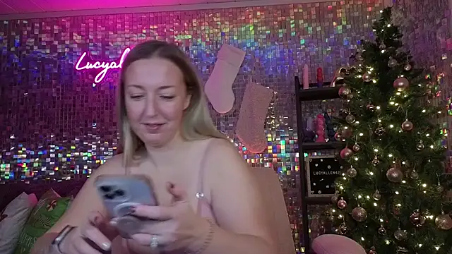 Snapshot of lucyallen4201 chatting on December 2, 2025, 11:34 am lucyallen4201 online show from December 2, 2025, 11:34 am