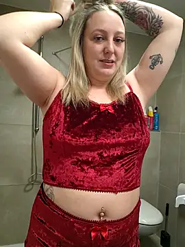 Snapshot of Milas_Dreams chatting on November 12, 2025, 9:51 pm Milas Dreams online show from November 12, 2025, 9:51 pm