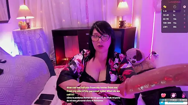 Snapshot of Venus_R0se chatting on April 17, 2026, 7:11 am Venus R0se online show from April 17, 2026, 7:11 am