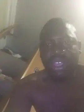 Snapshot of Remyblackhood chatting on October 7, 2025, 5:03 pm Remyblackhood online show from October 7, 2025, 5:03 pm