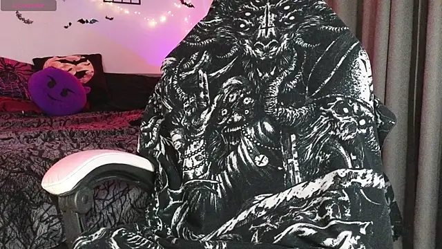 Snapshot of Devil_s_bride chatting on April 12, 2026, 4:10 pm Devil s bride online show from April 12, 2026, 4:10 pm