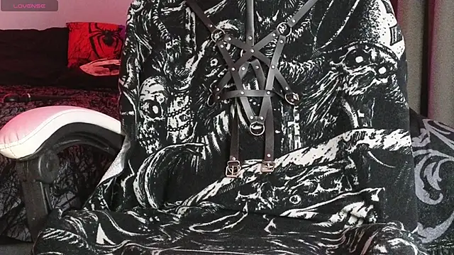 Snapshot of Devil_s_bride chatting on April 7, 2026, 6:32 pm Devil s bride online show from April 7, 2026, 6:32 pm