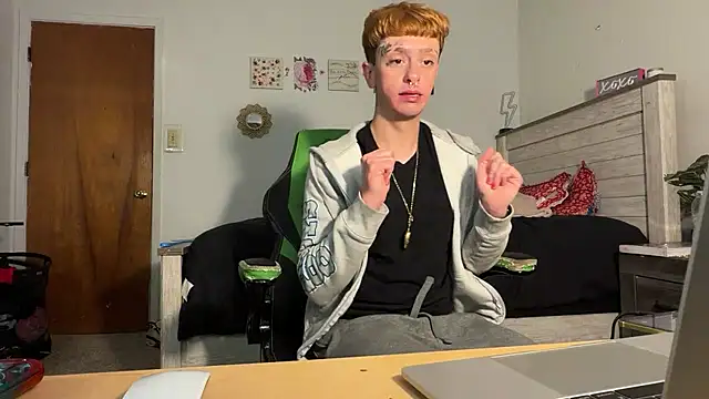 Snapshot of twentywithafelonyy chatting on November 24, 2025, 3:45 pm twentywithafelonyy online show from November 24, 2025, 3:45 pm