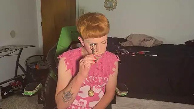 Snapshot of twentywithafelonyy chatting on November 21, 2025, 8:46 am twentywithafelonyy online show from November 21, 2025, 8:46 am