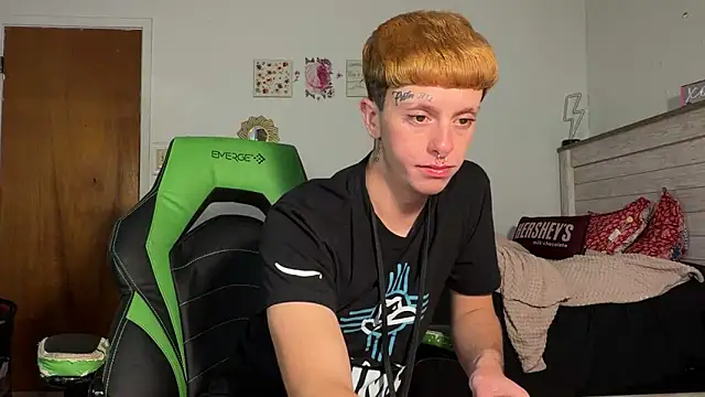 Snapshot of twentywithafelonyy chatting on November 25, 2025, 8:20 pm twentywithafelonyy online show from November 25, 2025, 8:20 pm