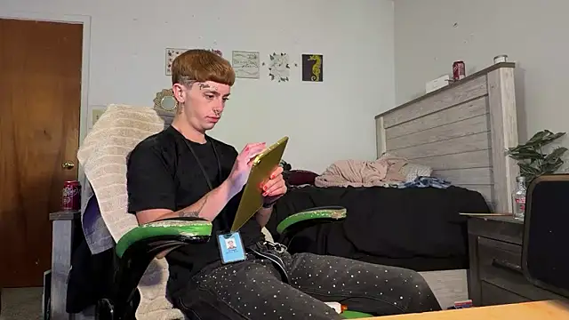 Snapshot of twentywithafelonyy chatting on November 15, 2025, 6:12 pm twentywithafelonyy online show from November 15, 2025, 6:12 pm