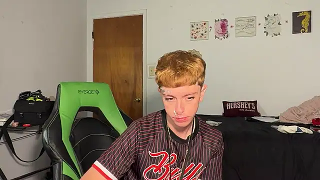 Snapshot of twentywithafelonyy chatting on November 14, 2025, 6:39 am twentywithafelonyy online show from November 14, 2025, 6:39 am