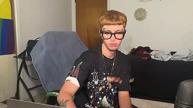 Snapshot of twentywithafelonyy chatting on November 8, 2025, 10:41 am twentywithafelonyy online show from November 8, 2025, 10:41 am