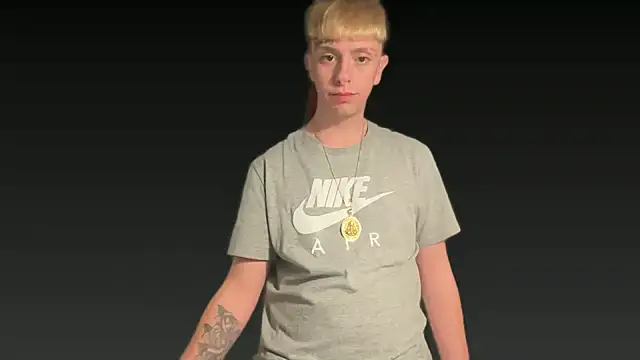 Snapshot of twentywithafelonyy chatting on January 4, 2025, 9:21 am twentywithafelonyy online show from January 4, 2025, 9:21 am