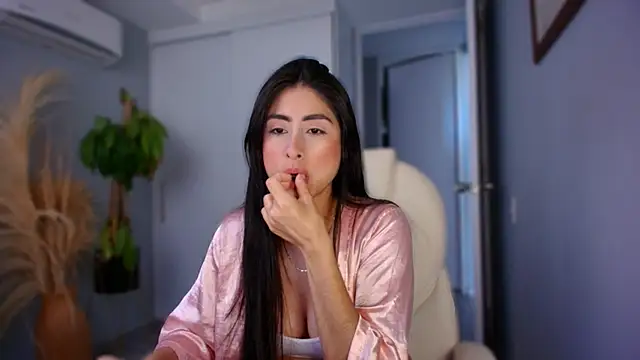 auroracaruso11 online show from September 30, 2025, 8:59 pm