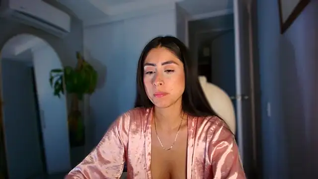 auroracaruso11 online show from October 6, 2025, 12:12 am