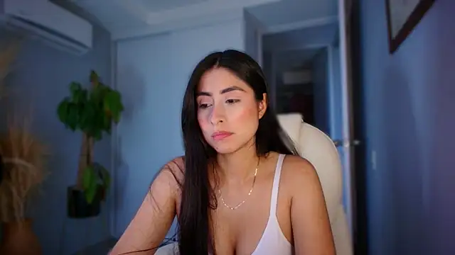 auroracaruso11 online show from September 24, 2025, 10:27 pm