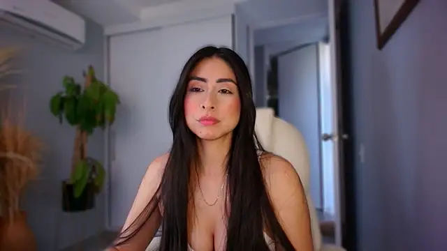 auroracaruso11 online show from September 22, 2025, 9:54 pm