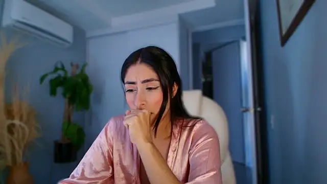 auroracaruso11 online show from September 10, 2025, 9:47 pm