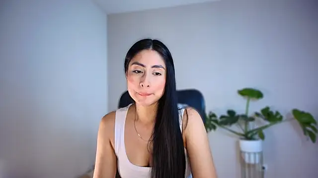 auroracaruso11 online show from March 24, 2026, 8:20 pm