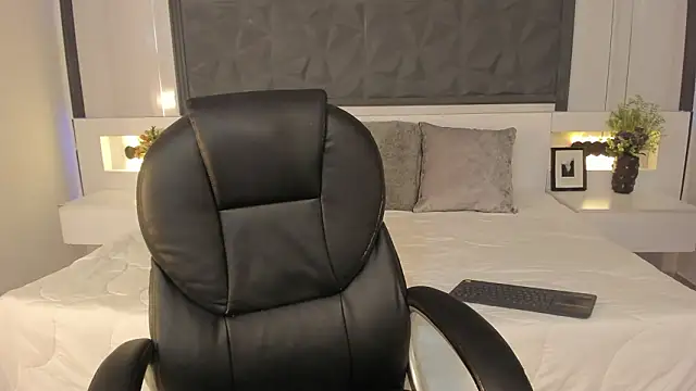 SaraGomez1 online show from February 26, 2026, 2:17 pm