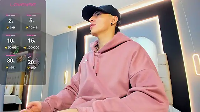 Snapshot of Lobo_17_ chatting on February 3, 2026, 3:26 am Lobo 17 online show from February 3, 2026, 3:26 am