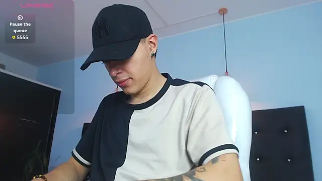 Lobo 17  online show from October 17, 2025, 3:43 am