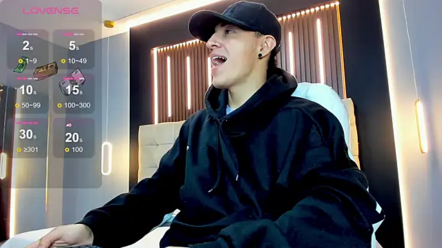 Snapshot of Lobo_17_ chatting on February 19, 2026, 3:36 am Lobo 17 online show from February 19, 2026, 3:36 am