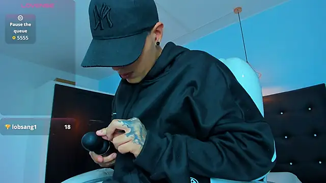 Lobo 17  online show from October 30, 2025, 3:49 am