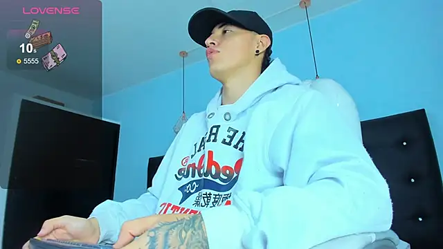 Snapshot of Lobo_17_ chatting on December 17, 2025, 3:33 am Lobo 17 online show from December 17, 2025, 3:33 am