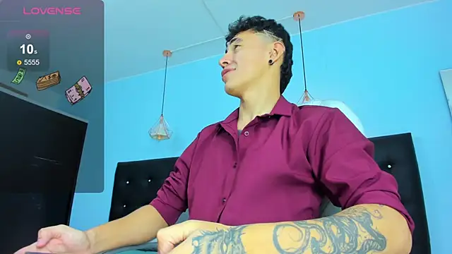 Snapshot of Lobo_17_ chatting on December 21, 2025, 1:52 am Lobo 17 online show from December 21, 2025, 1:52 am