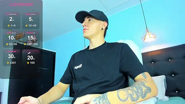 Snapshot of Lobo_17_ chatting on December 23, 2025, 3:39 am Lobo 17 online show from December 23, 2025, 3:39 am