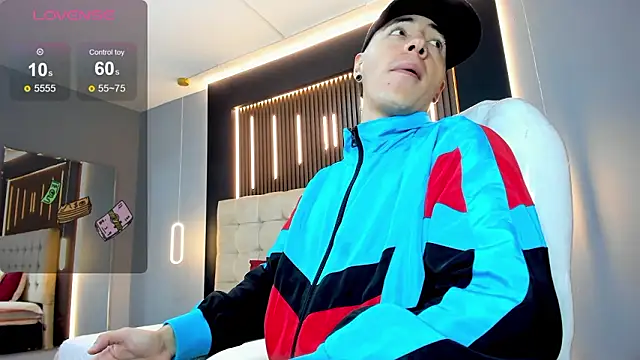 Snapshot of Lobo_17_ chatting on February 25, 2026, 3:40 am Lobo 17 online show from February 25, 2026, 3:40 am