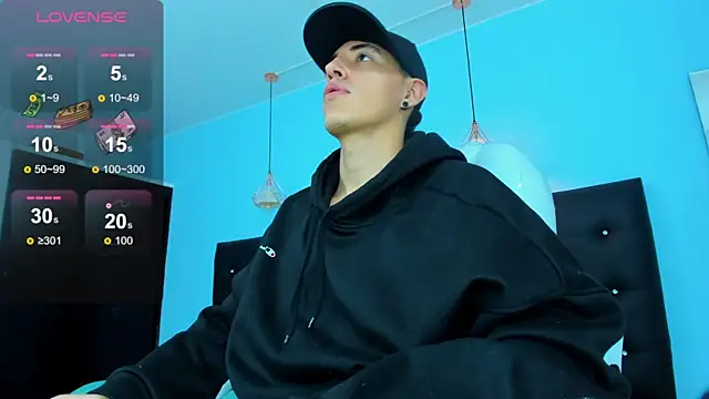 Snapshot of Lobo_17_ chatting on January 7, 2026, 3:33 am Lobo 17 online show from January 7, 2026, 3:33 am