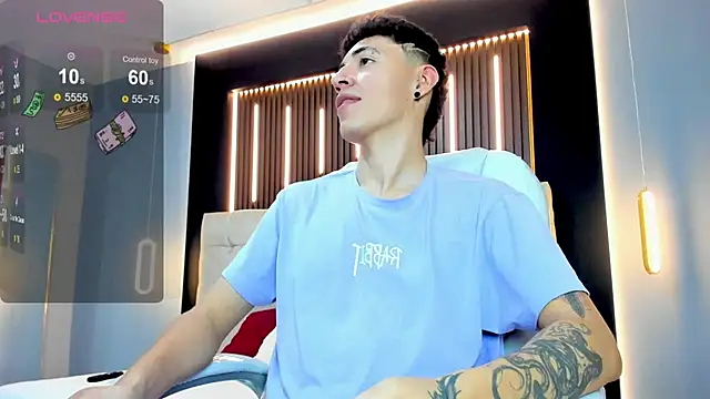 Snapshot of Lobo_17_ chatting on February 27, 2026, 3:40 am Lobo 17 online show from February 27, 2026, 3:40 am