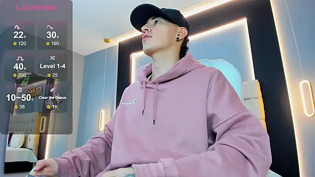 Snapshot of Lobo_17_ chatting on February 3, 2026, 7:35 am Lobo 17 online show from February 3, 2026, 7:35 am