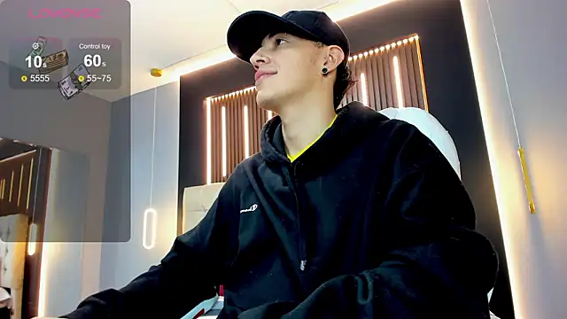 Snapshot of Lobo_17_ chatting on February 15, 2026, 8:02 am Lobo 17 online show from February 15, 2026, 8:02 am