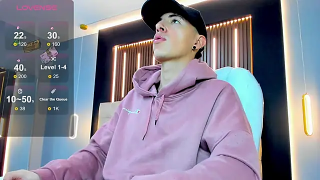 Snapshot of Lobo_17_ chatting on February 28, 2026, 3:39 am Lobo 17 online show from February 28, 2026, 3:39 am