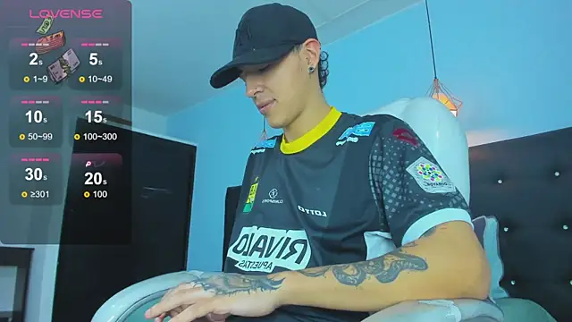 Snapshot of Lobo_17_ chatting on January 18, 2026, 3:43 am Lobo 17 online show from January 18, 2026, 3:43 am