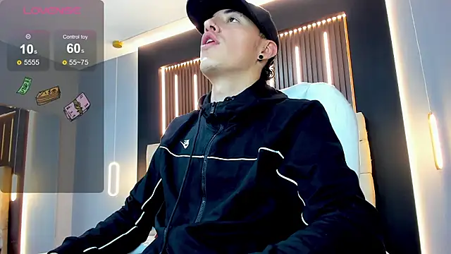 Snapshot of Lobo_17_ chatting on February 20, 2026, 6:26 am Lobo 17 online show from February 20, 2026, 6:26 am