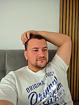 KarlosCarutox online show from November 15, 2025, 1:26 pm