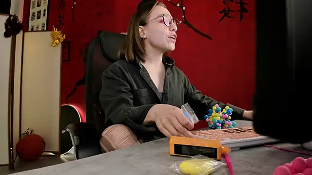 AphexQueen online show from March 8, 2025, 7:20 pm