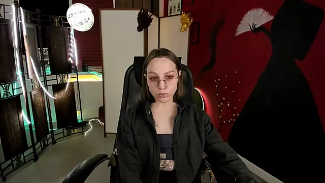 AphexQueen online show from March 8, 2025, 1:03 pm