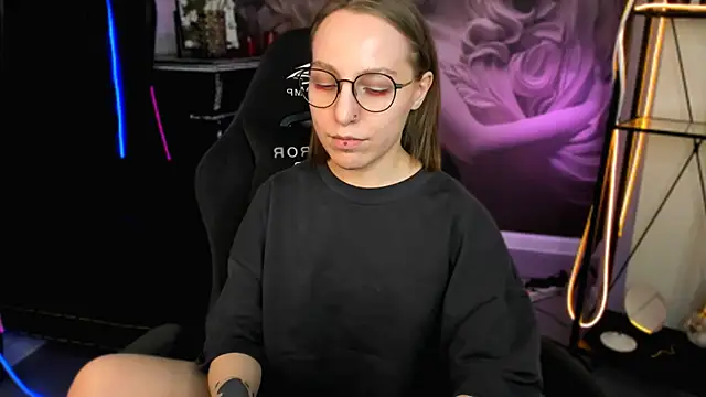 AphexQueen online show from February 14, 2025, 4:09 pm