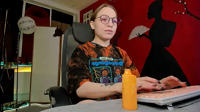 AphexQueen online show from February 18, 2025, 3:31 pm